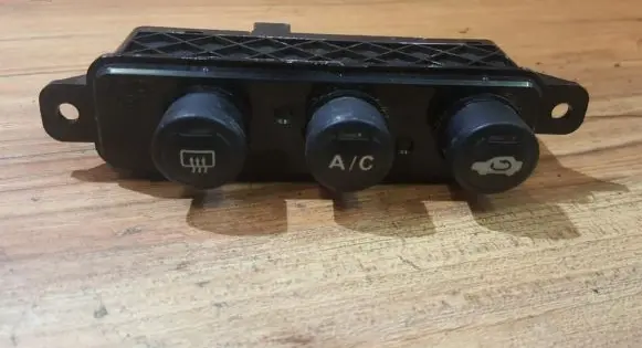 Honda Civic Windscreen/window heater switch 0033NH-167L3333K