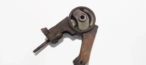 Toyota Avensis T250 Engine mount bracket