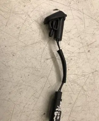 Windshield washer spray nozzle