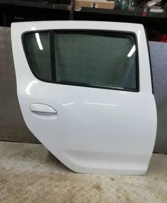 Dacia Sandero Rear door