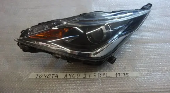 Toyota Aygo AB40 Headlight/headlamp T0Y0TA