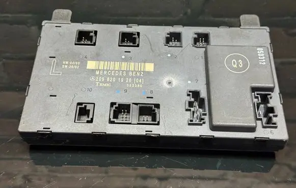 Mercedes-Benz CLK A209 C209 Door control unit/module 2098201926