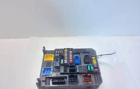 Citroen C3 Fuse module 9819851280