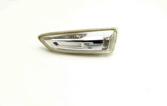 Opel Zafira C Front fender indicator light 13491088