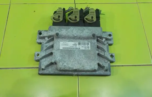 Ford C-MAX II Engine control unit/module AV6112A650VG 17AB172