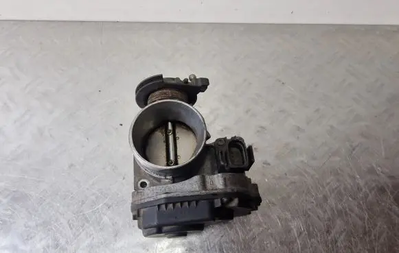 Audi A4 S4 B5 8D Throttle valve 058133063M