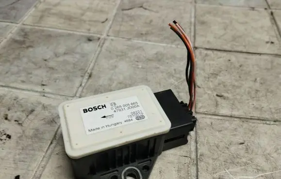 Nissan Qashqai ESP acceleration yaw rate sensor 0265005665 47931JD00A