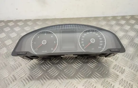 Volkswagen Transporter - Caravelle T5 Speedometer (instrument cluster) 7E0920860N