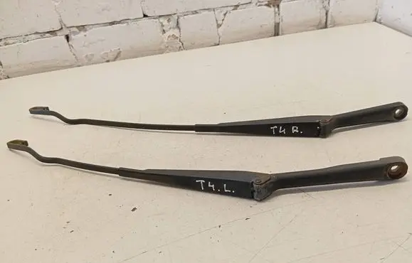 Front wiper blade arm