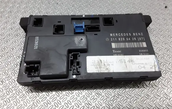 Mercedes-Benz E W211 Door control unit/module 2118200426