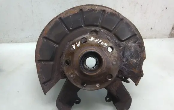 Volkswagen Golf Plus Front wheel hub