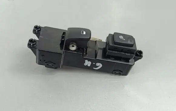 Hyundai Kona I Seat heating switch 93580J9100TMT