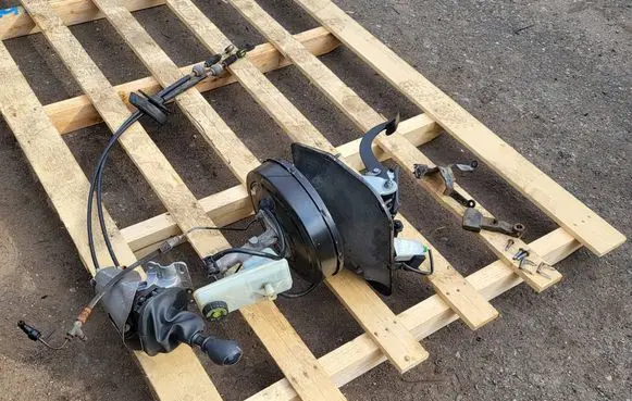 Opel Vivaro Pedal assembly 8200513340 93857572