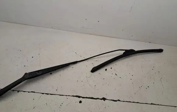 Volkswagen Transporter - Caravelle T5 Front wiper blade arm 7H1955410