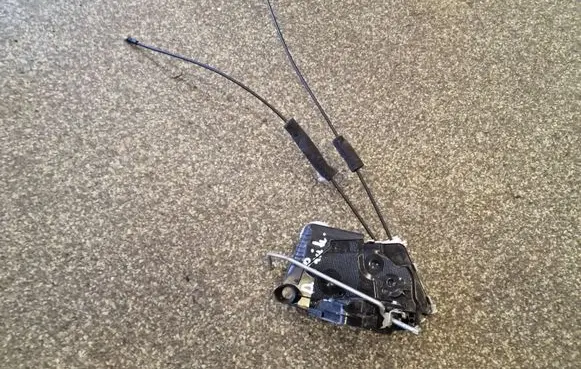 Subaru Legacy Front door lock