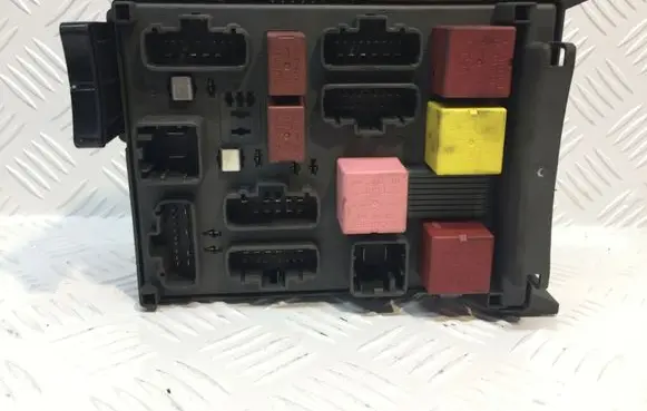 Renault Espace - Grand espace IV Fuse module 8200447438