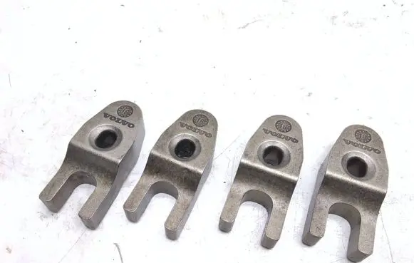 Volvo S90, V90 Fuel Injector clamp holder 