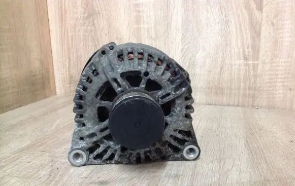 Peugeot 207 Generator/alternator 9646321780