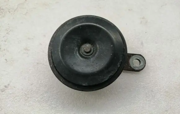 Toyota Avensis T250 Horn signal 8651005020