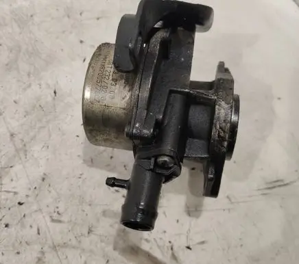 Renault Megane II Vacuum pump 8200577807