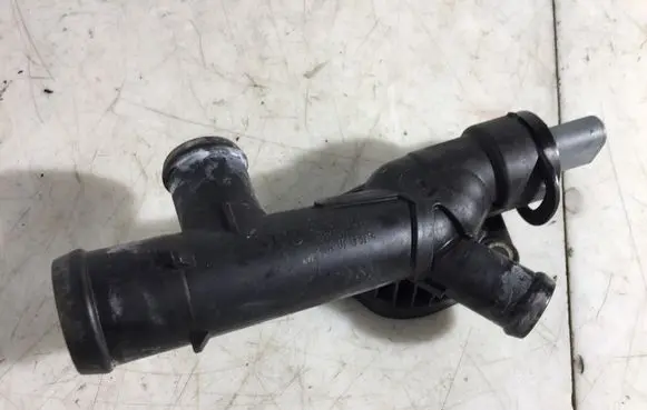 Volkswagen Transporter - Caravelle T5 Engine coolant pipe/hose 03L121131K
