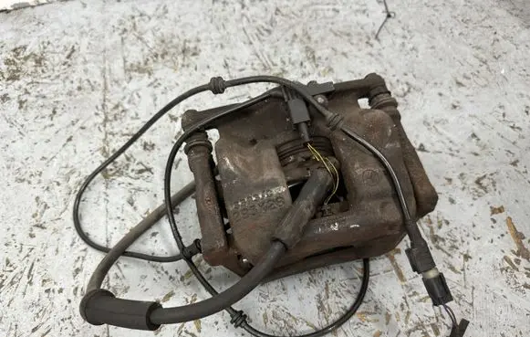 Mercedes-Benz A W176 Front brake caliper
