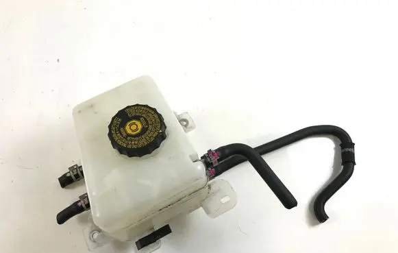 Lexus RX 450H Brake fluid reservoir 241040