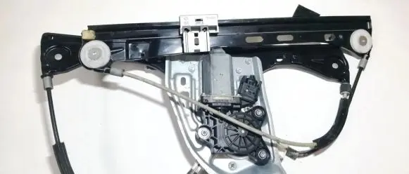Mercedes-Benz C W203 Front door window regulator motor 119650105