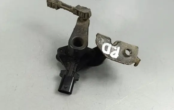 DS Automobiles 7 Crossback Air suspension front height level sensor 9817423180