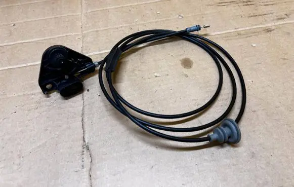 Renault Koleos II Engine bonnet/hood lock release cable 
