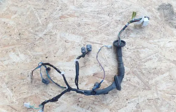 Subaru Legacy Front door wiring loom 81821AG350