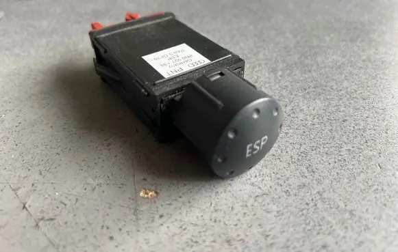 Audi TT Mk1 ESP (stability program) switch 8N0927134 PA66GF30