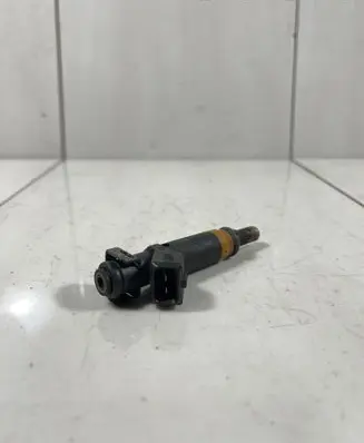 BMW 5 E60 E61 Fuel injector 3010B02830