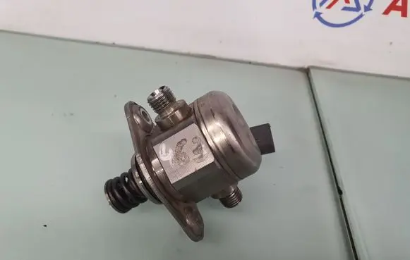 BMW X3 F25 Fuel injection high pressure pump 13517610761 13518604231