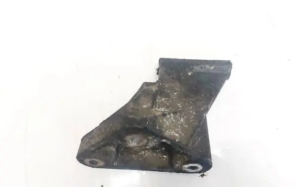 Nissan Primera Engine mounting bracket