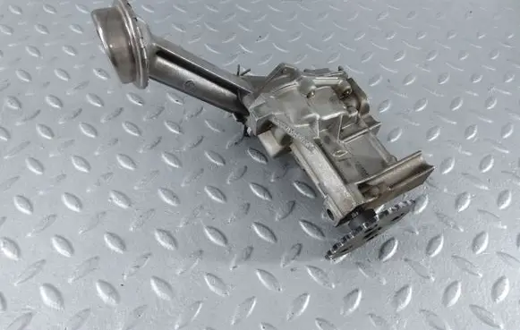 Nissan Juke I F15 Oil pump 8200307174 7700600532