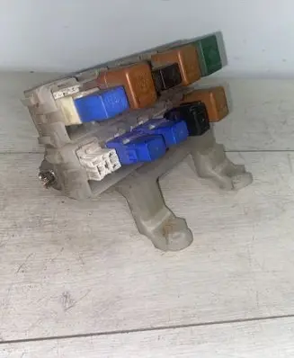 Nissan X-Trail T30 Relay mounting block 1230