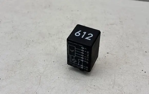 Audi A2 Fuel pump relay 8Z0906383