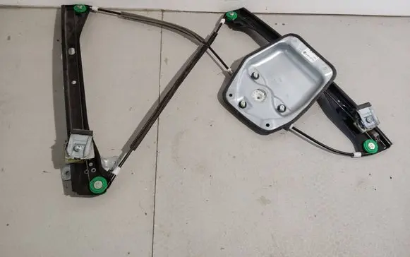 Volkswagen Golf V Front window lifting mechanism without motor 1K5837462B