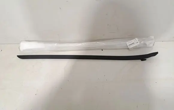 BMW 2 F45 Windshield trim 7301036