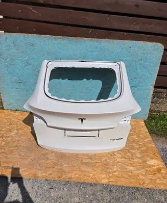 Tesla Model Y Tailgate/trunk/boot lid