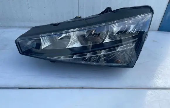 Skoda Scala Headlight/headlamp 657941015 90176071