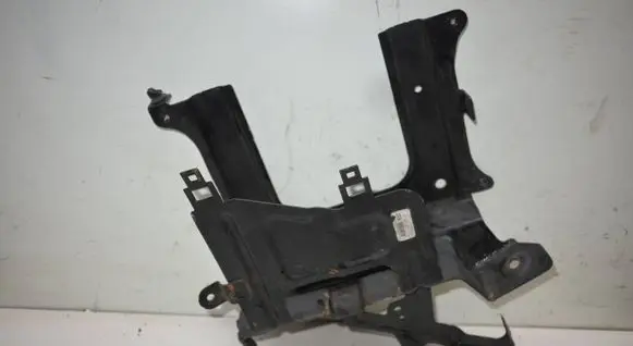 Audi A3 S3 8V Battery bracket 5Q0907102F