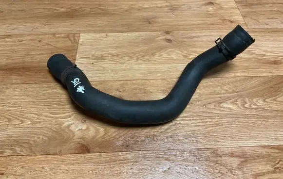 Volkswagen PASSAT B6 Engine coolant pipe/hose 3C0122101