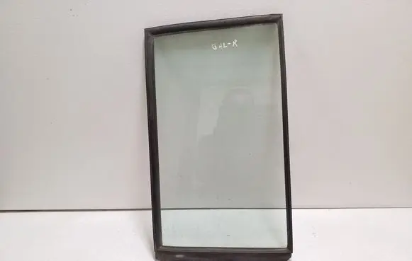 Mitsubishi Pajero Rear vent window glass 