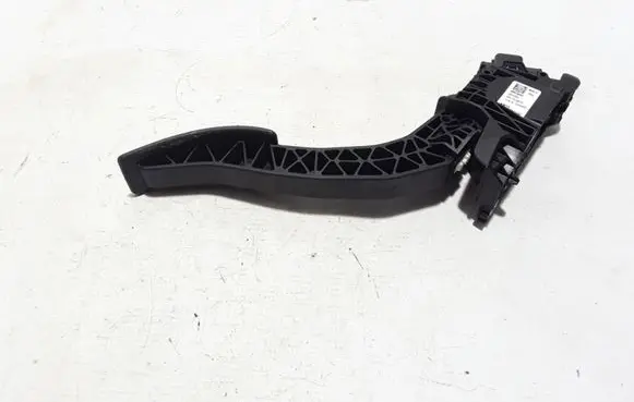 Volvo XC40 Accelerator throttle pedal 32212363