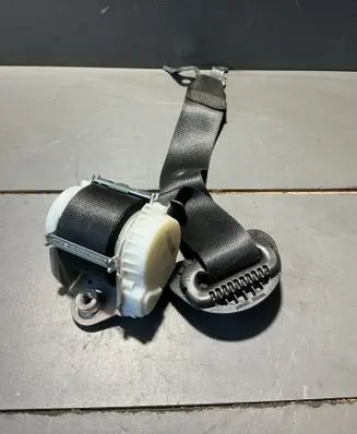 BMW 1 E81 E87 Front seatbelt 33059849 00055764