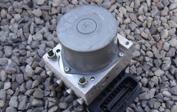 Toyota Hilux VIII ABS Pump