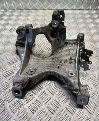 Engine mounting bracket