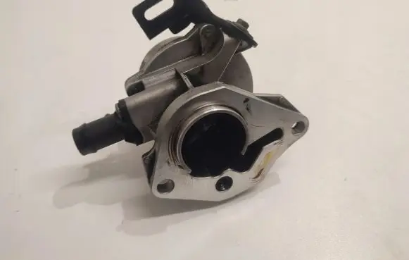 Renault Fluence Vacuum pump 8201005306B